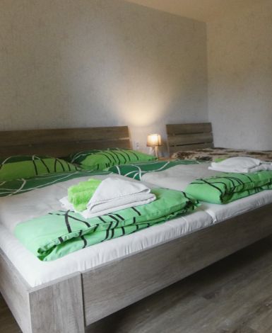 3-bed room